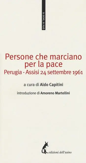 Persone che marciano per la pace. Perugia-Assisi 24 settembre 1961 Compra Online