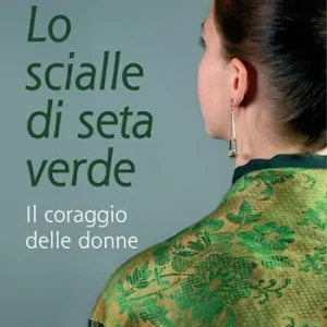 Must-Have Lo scialle di seta verde. Il coraggio delle donne